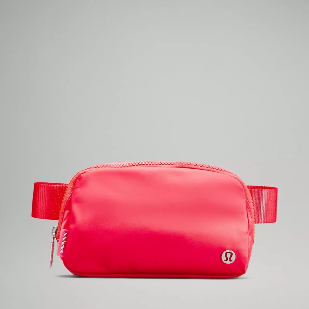Lululemon Everywhere Belt Bag in Pale Raspberry